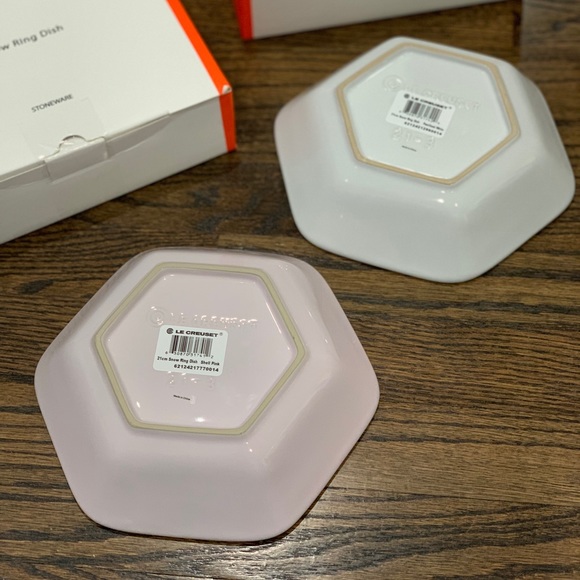SALE New Le Creuset Snow Ring Dishes Shell Pink & Pearlized White - Picture 5 of 5
